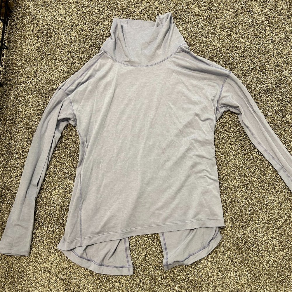 Lululemon top